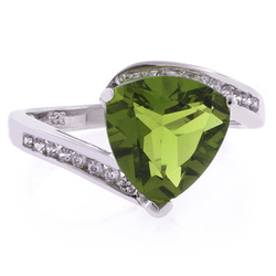 Gorgeous Trillion Cut Peridot Silver Ring