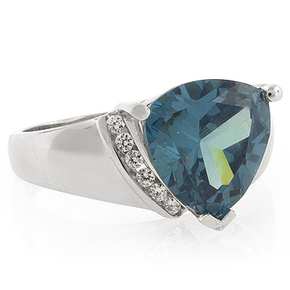 Alexandrite Ring Big Trillion Cut Stone Green to Blue Color Change