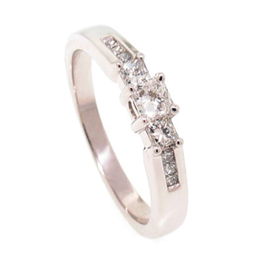 Beautiful 14K White Gold Diamond Ring