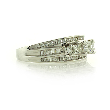 18K White Gold Diamond Engagement Ring