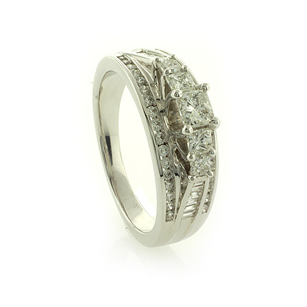 18K White Gold Diamond Engagement Ring