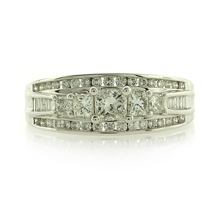 18K White Gold Diamond Engagement Ring